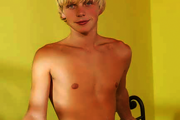 gayjournal-galerie-boys-xxx-7-pixel1C2147B2-9857-3E38-B52F-C33D55389EBE.png
